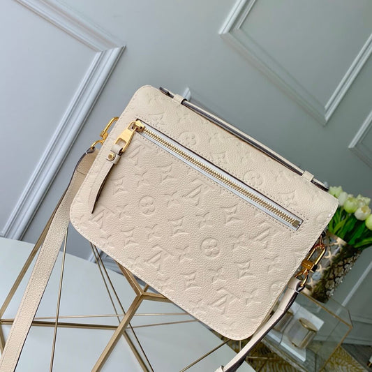 M44738 M44881 Pochette Métis WHITE Tourterelle Monogram Empreinte Leather