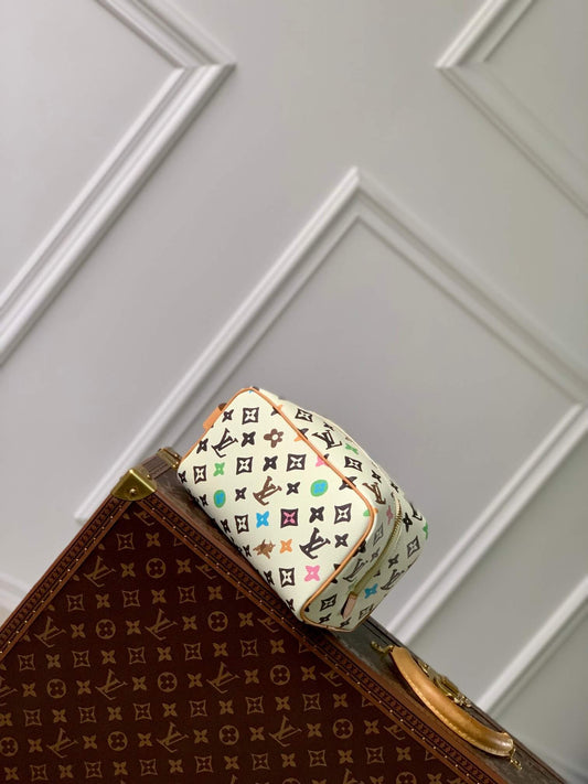 M47069 Locker Dopp Kit Monogram Makeup bag white