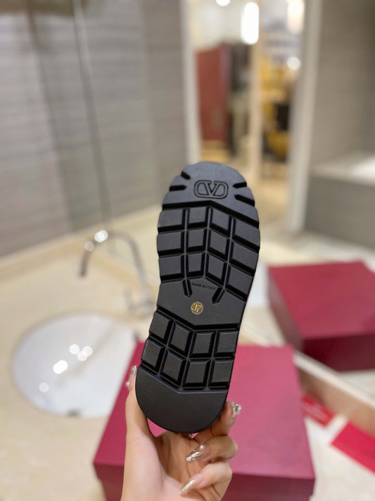 VALENTINO GARAVANI UNIQUEFORM V LOGO LEATHER PLATFORM BOOTS BLACK