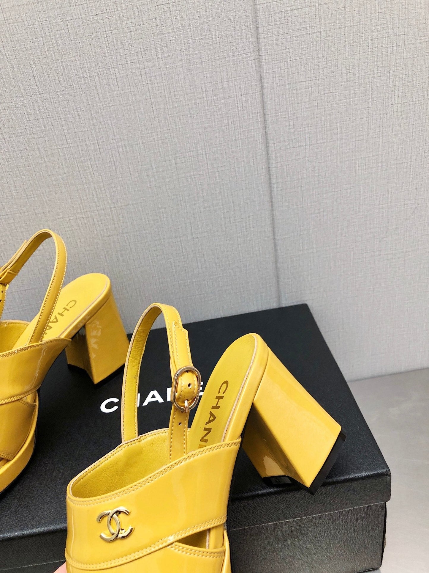 Luxury Shoes Sandals - CHL - 141