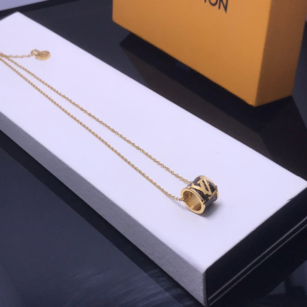 New Arrival LV Necklaces 080