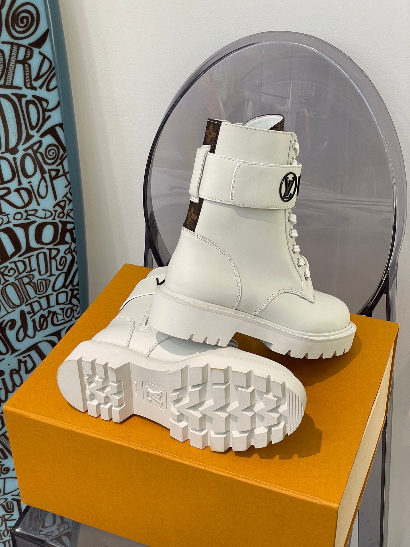 Luxury Shoes - LU-V - 552