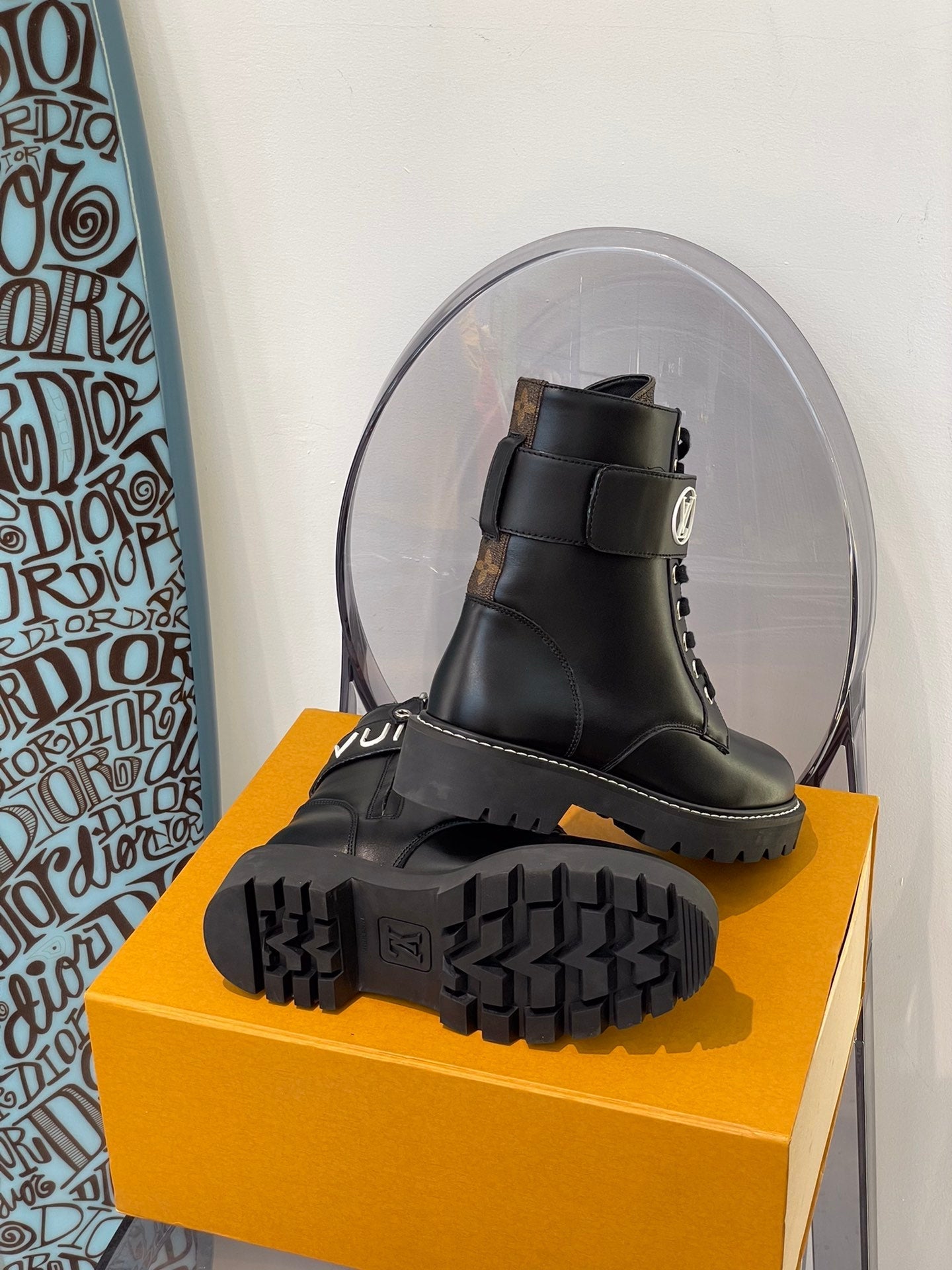 Luxury Shoes - LU-V - 553