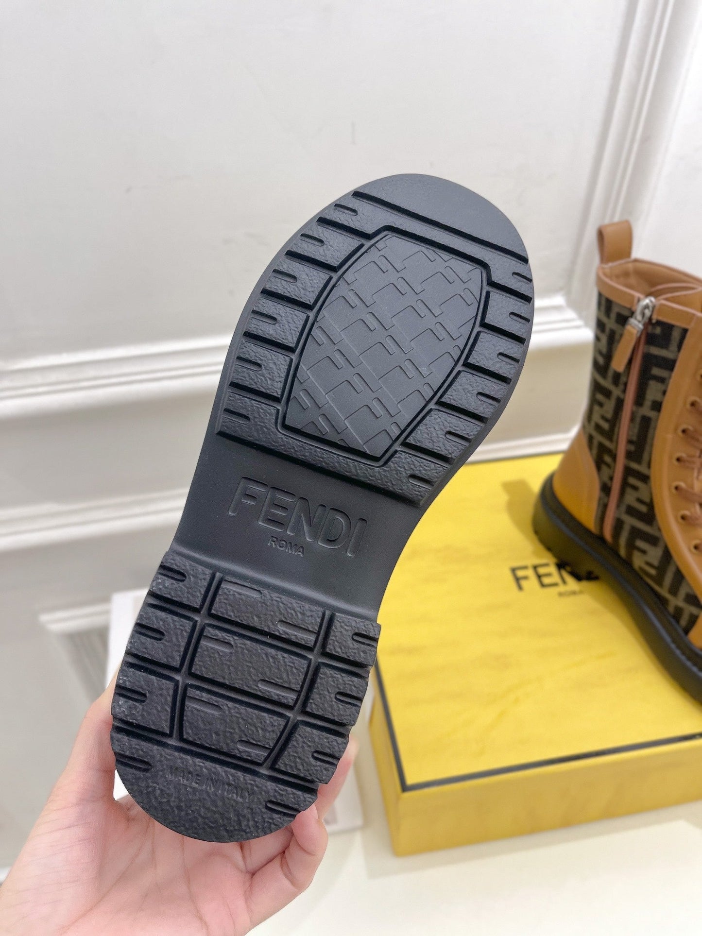 Luxury Shoes - FED - 322