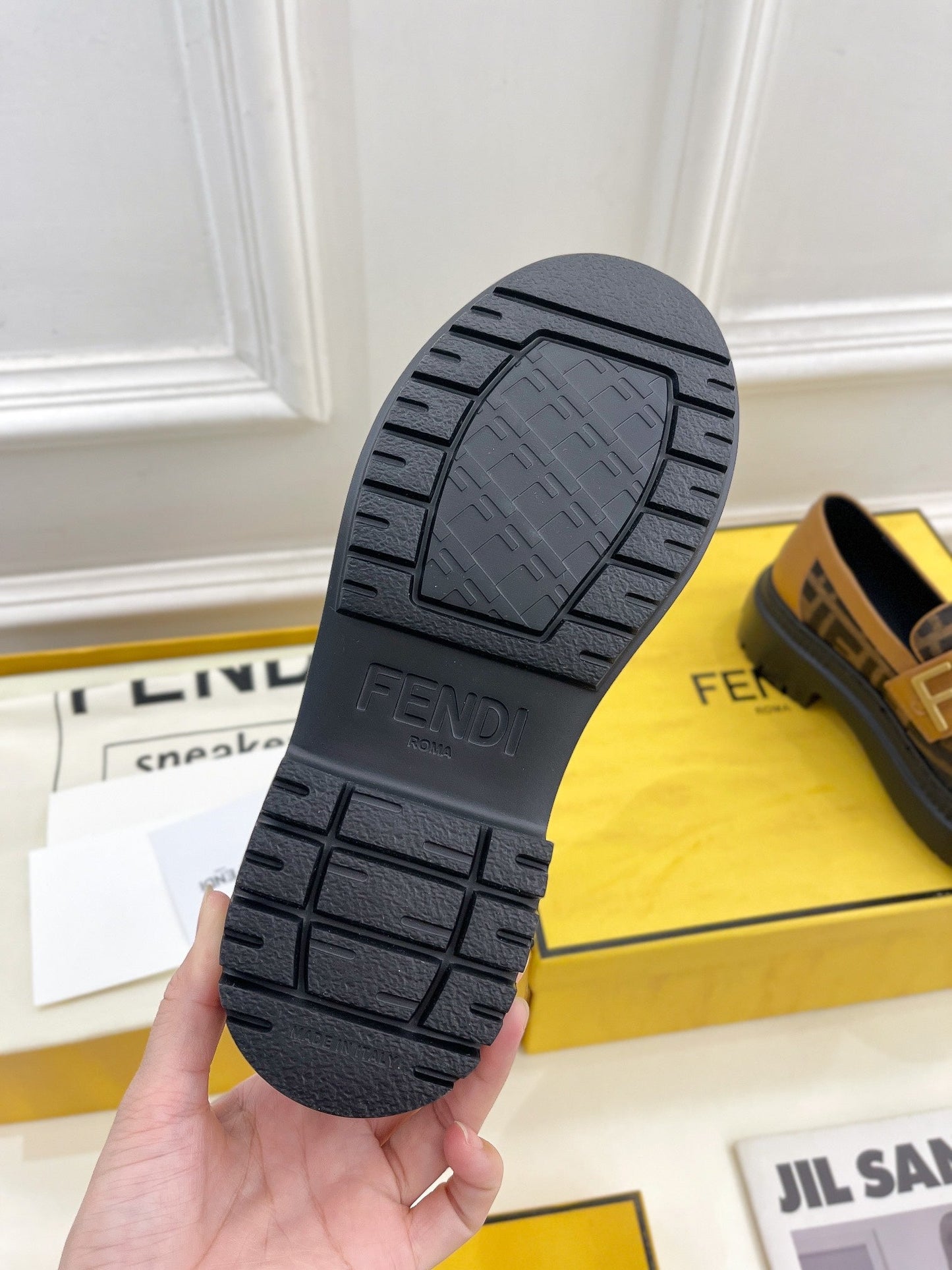 Luxury Shoes - FED - 330