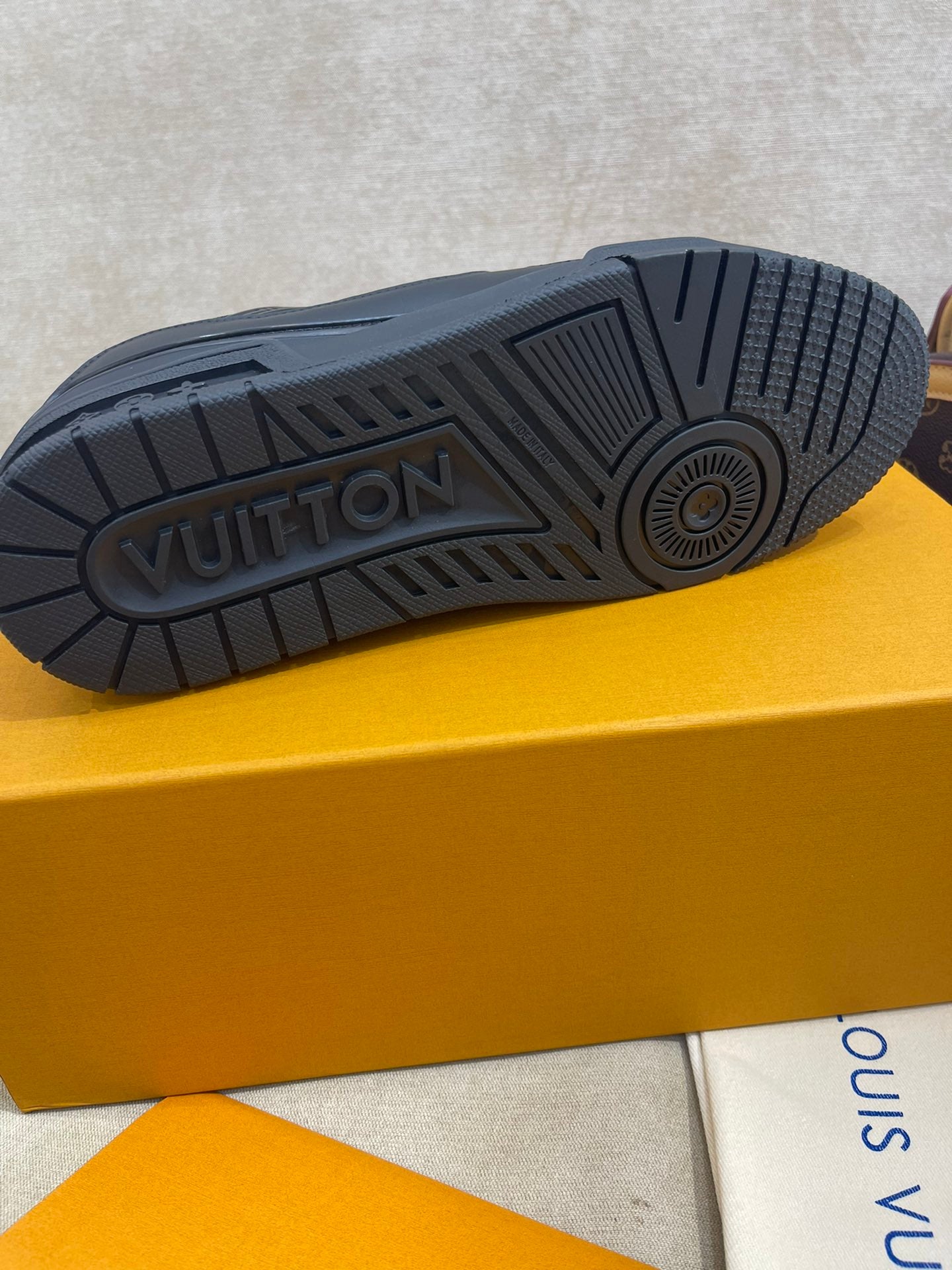 Luxury Shoes - LU-V - 389