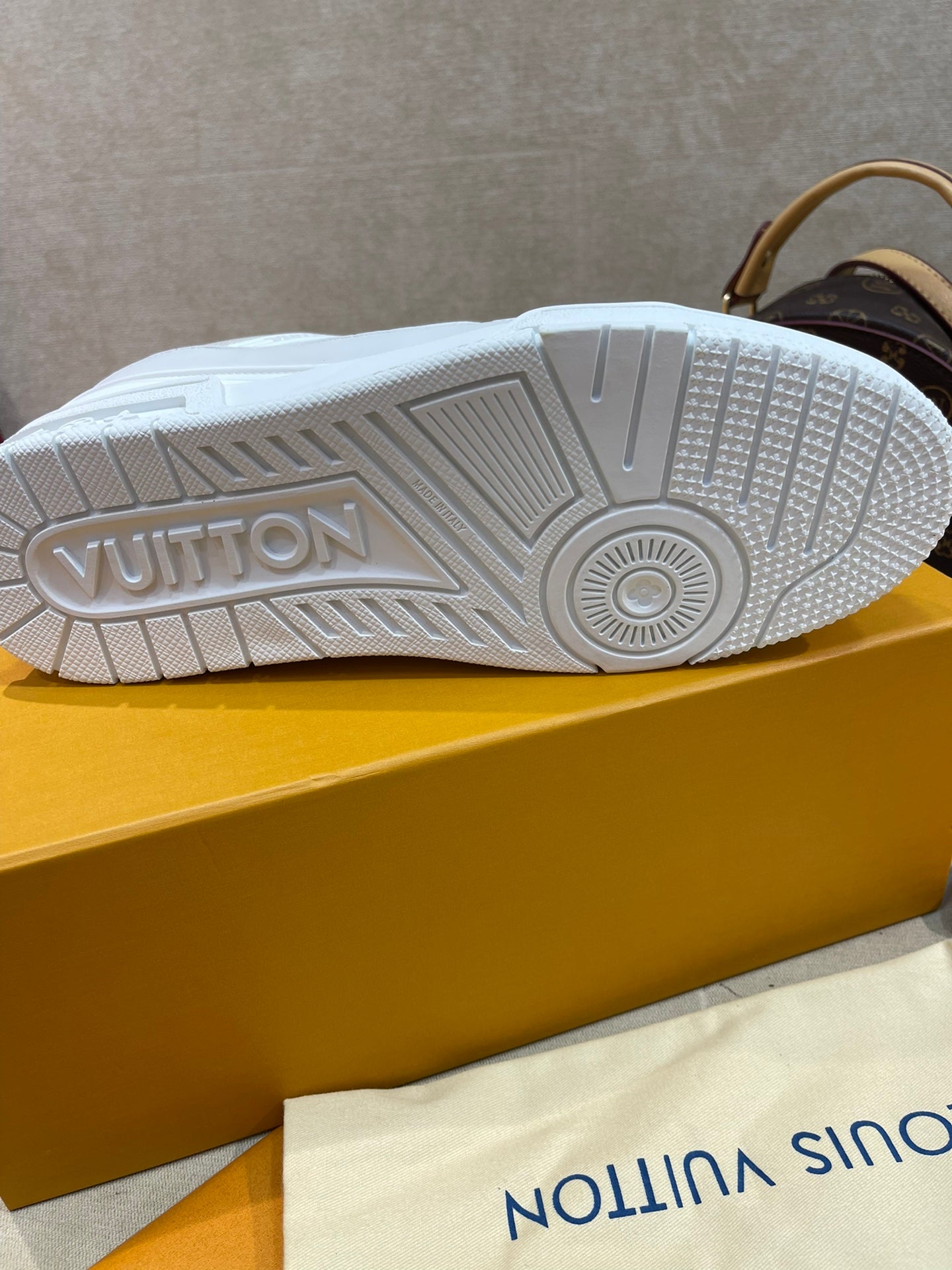 Luxury Shoes - LU-V - 390