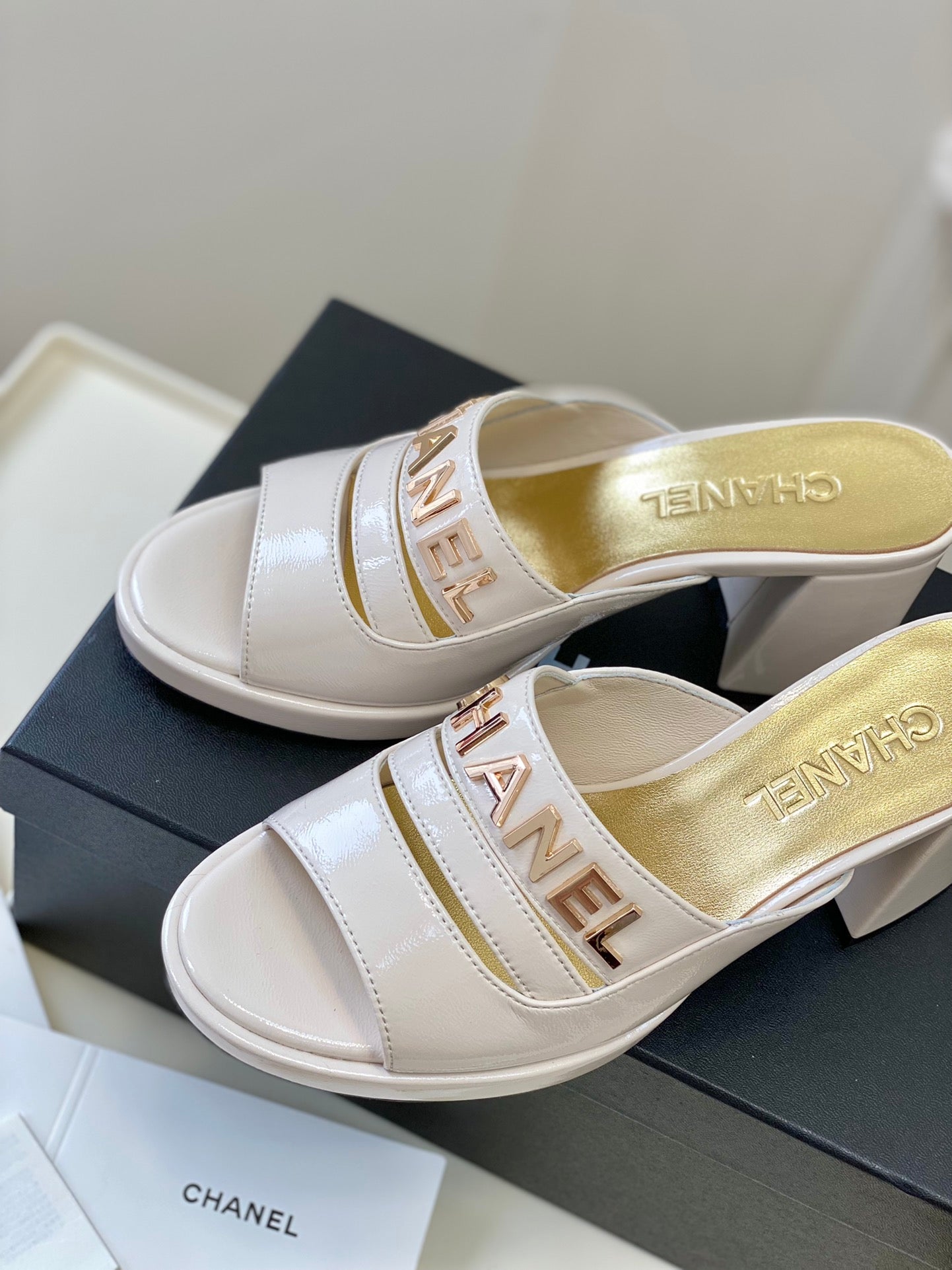 Luxury Shoes Sandals - CHL - 208