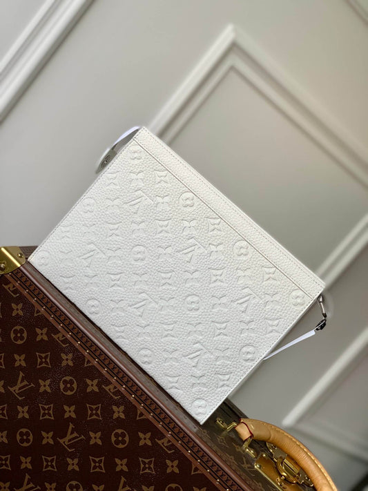 M21681 Pochette Voyage Men's bag 27cm Monogram white