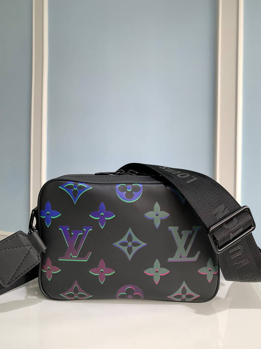 M22495 Comet Messenger PM 25cm Black Borealis Monogram