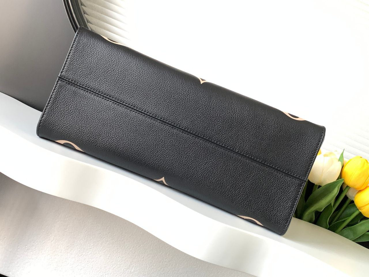 LV On TheGo GM Da Bicolor Monogram