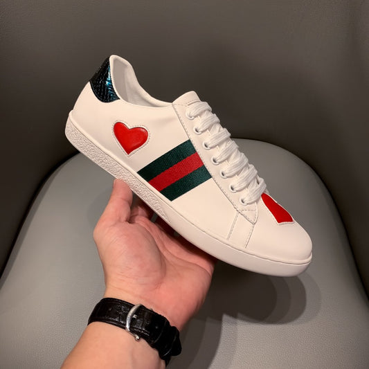 BL-GCI ACE LEATHER SNEAKER WITH HEART 108