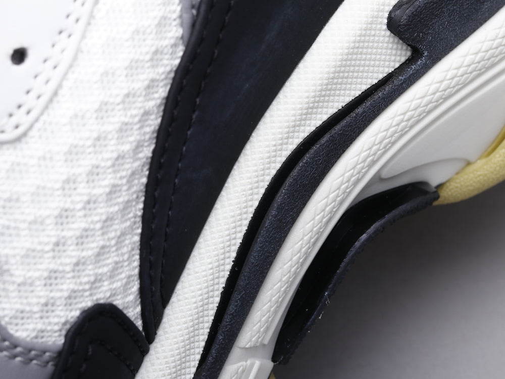 BL - Bla Triple-S Black And White Sneaker
