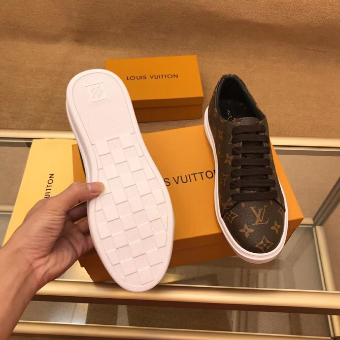 BL - High Quality Luv Sneaker 064