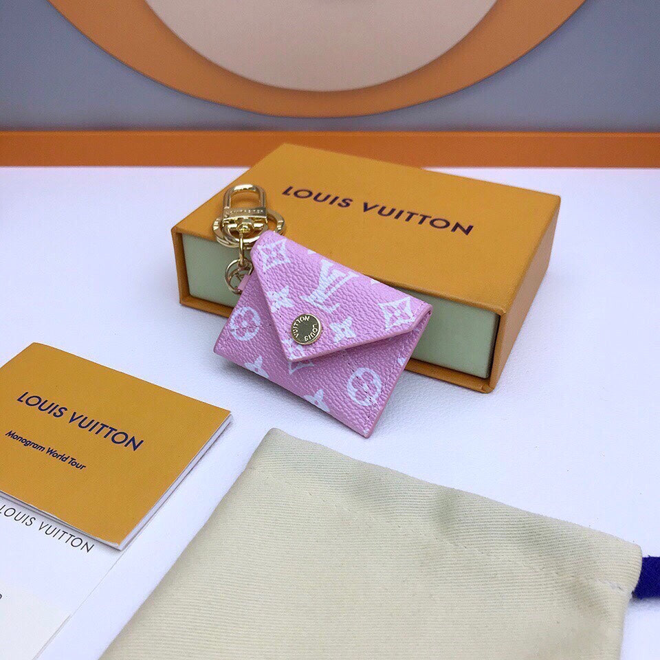 BL -High Quality Keychains LUV 068