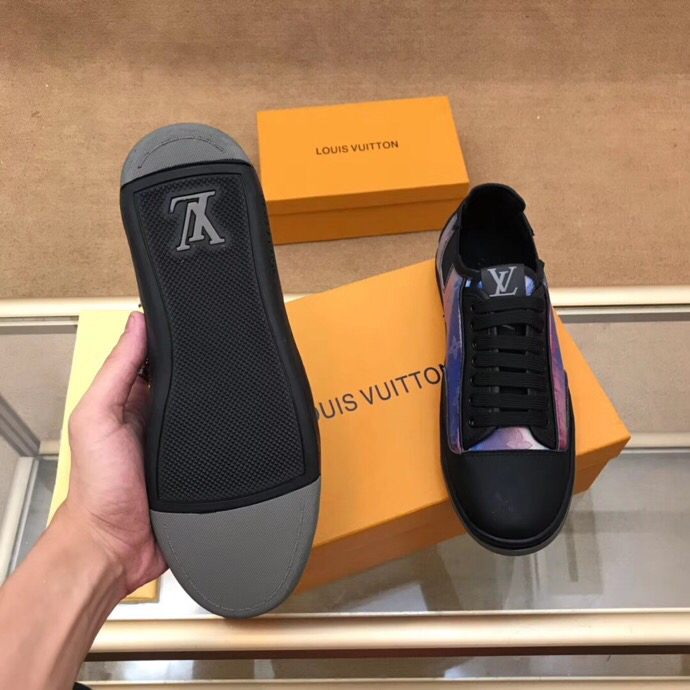 BL - High Quality Luv Sneaker 044