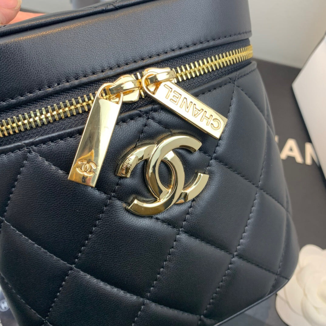 ChanelVanity Case Gold Hardware Black For Women, Women’s Handbags, Shoulder Bags 7.9in/20cm AS2061