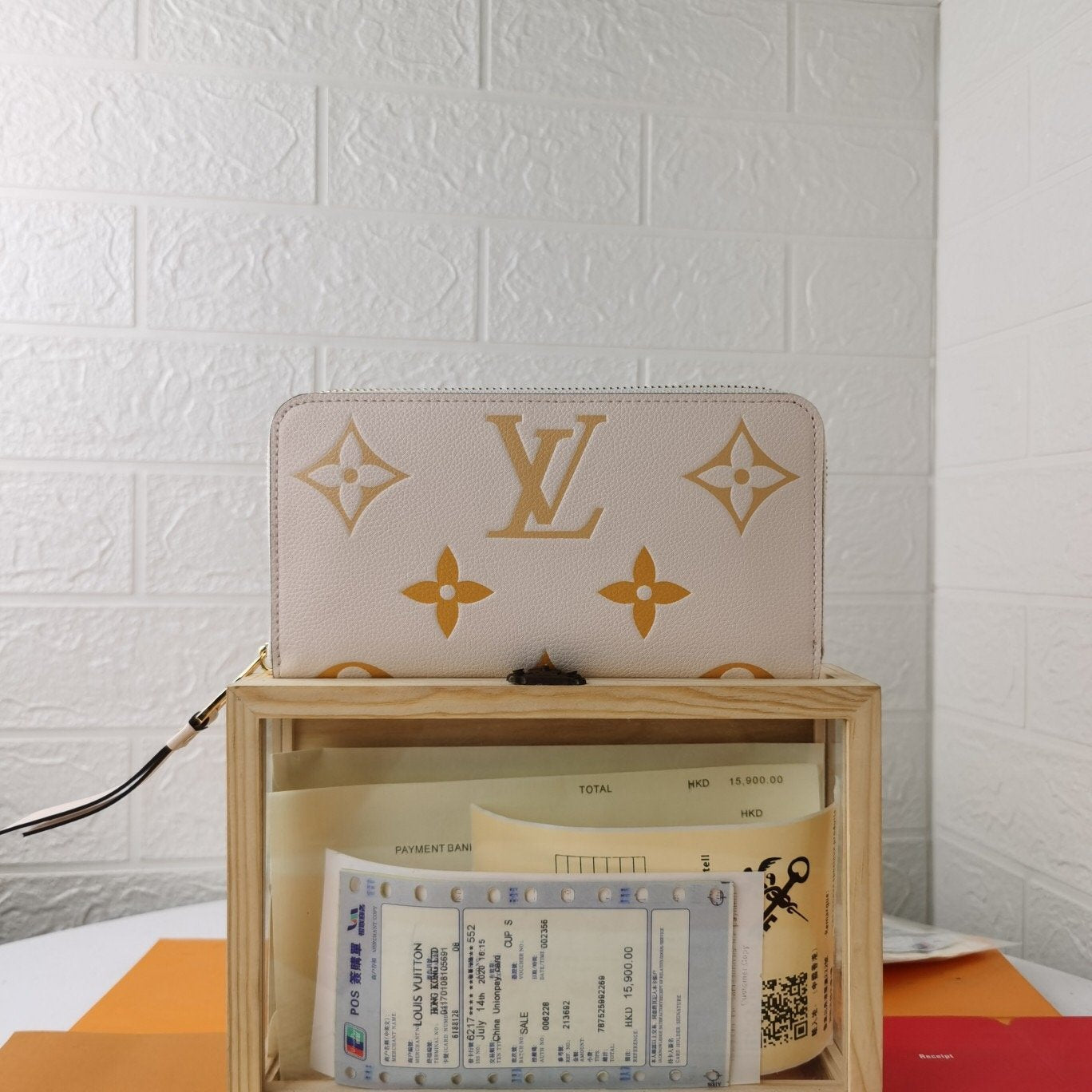 BL - High Quality Wallet LUV 107