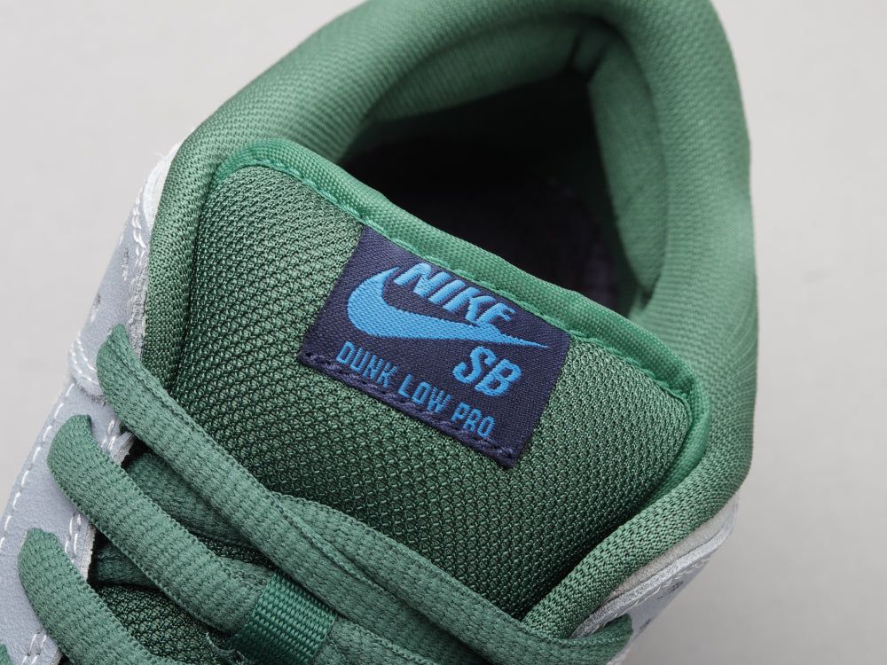 BL - NKE SB Dunk Low ���Maple Leaf���