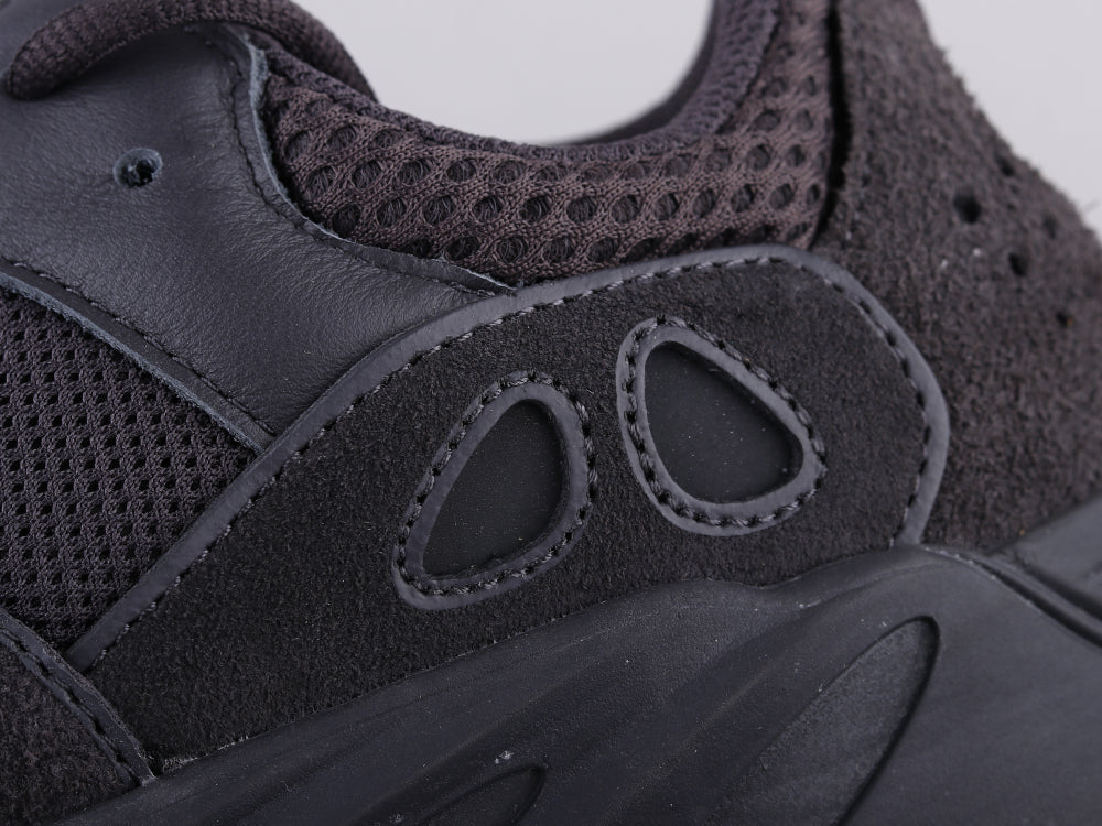 BL - Yzy 700 Raw Rubber Black Sneaker