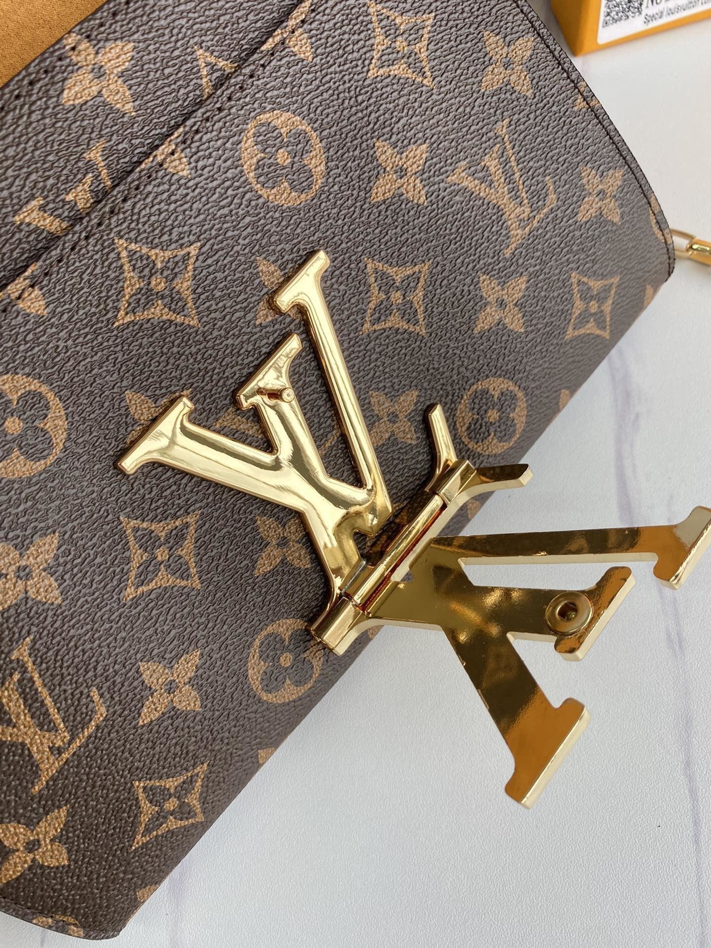 BL - High Quality Wallet LUV 056