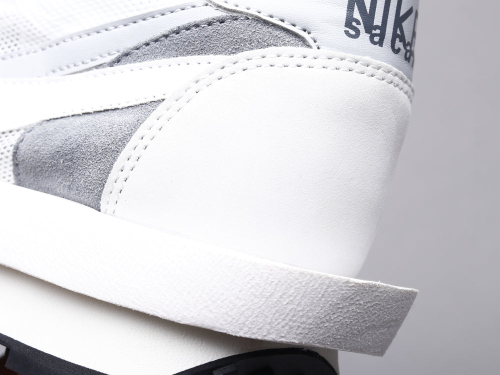 BL - NKE Waffle off-white