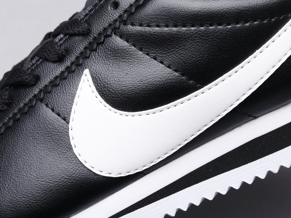 BL - NKE A generation of black and white leather
