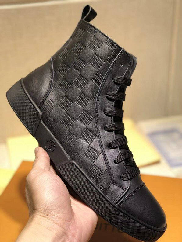 BL - High Quality Luv Sneaker 068