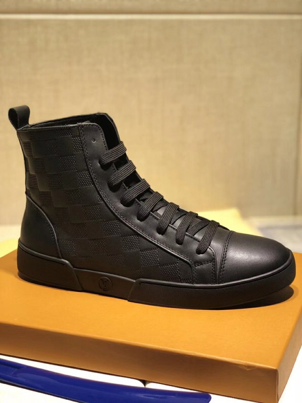 BL - High Quality Luv Sneaker 068