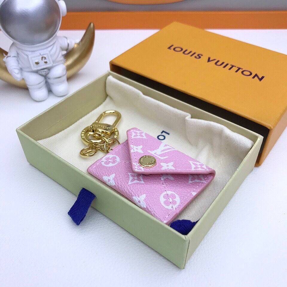 BL -High Quality Keychains LUV 068