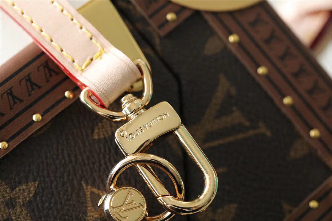 LV Camera Box Monogram Canvas By Nicolas Ghesquiere For Women, Shoulder And Crossbody Bags 21.5cm/8.5in LV