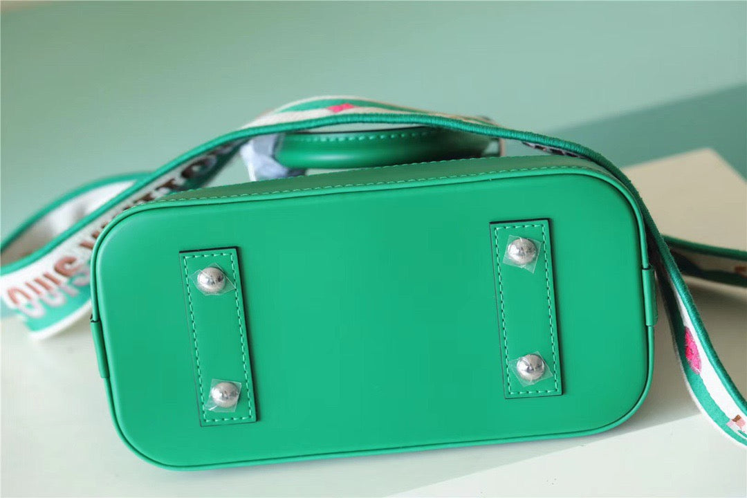 LV Alma BB Epi Green For Women, Shoulder And Crossbody Bags 23.5cm/9.3in LV