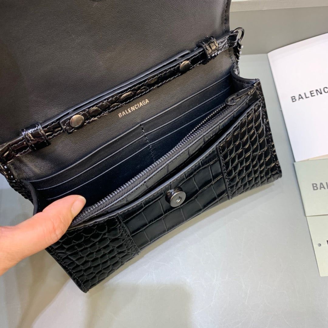 Balen Hourglass Wallet On Chain in Black, For Women, Bags 7.6in/19cm 6560501LR671000