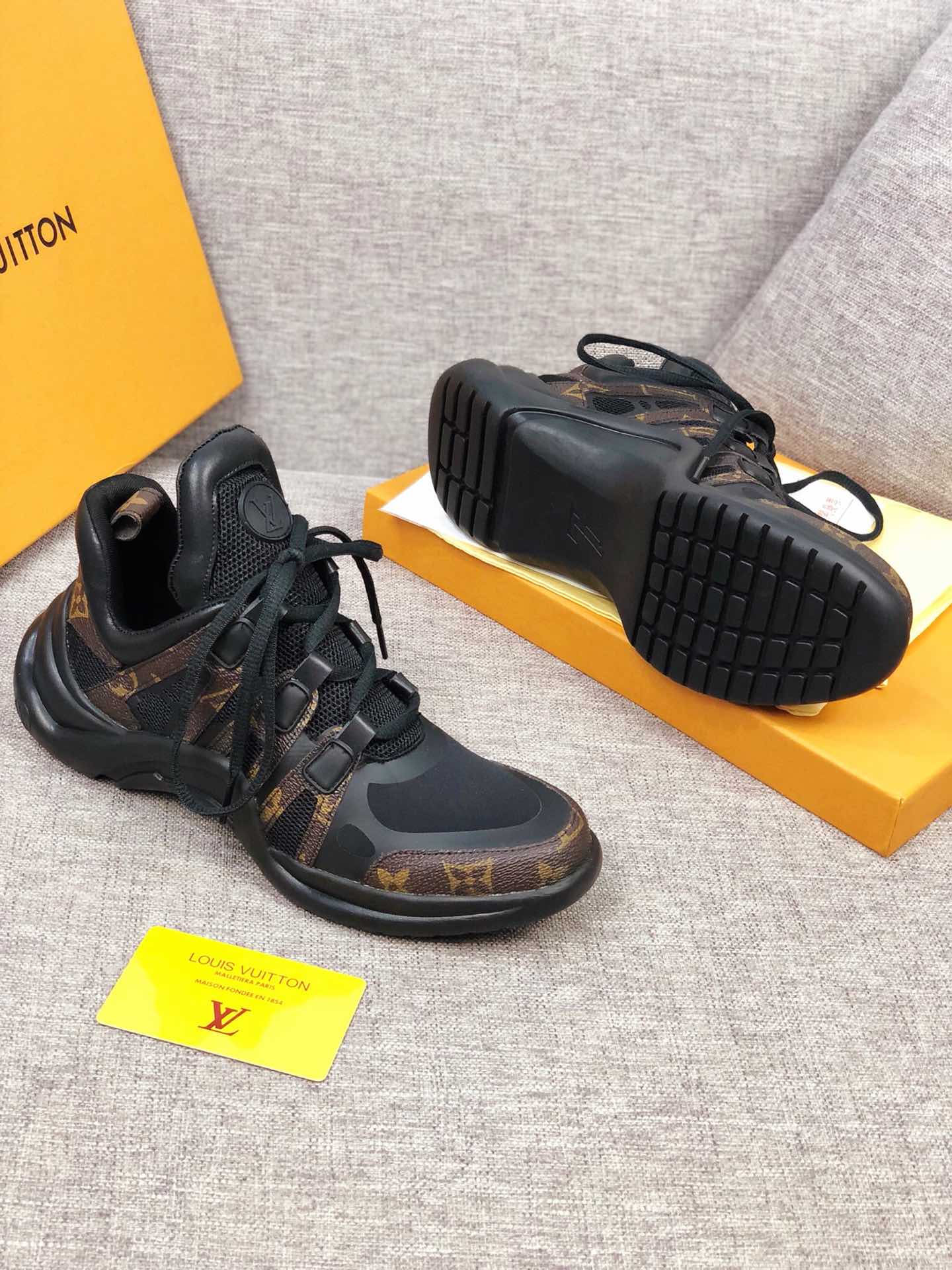 BL - LUV Archlight Black Brown Sneaker