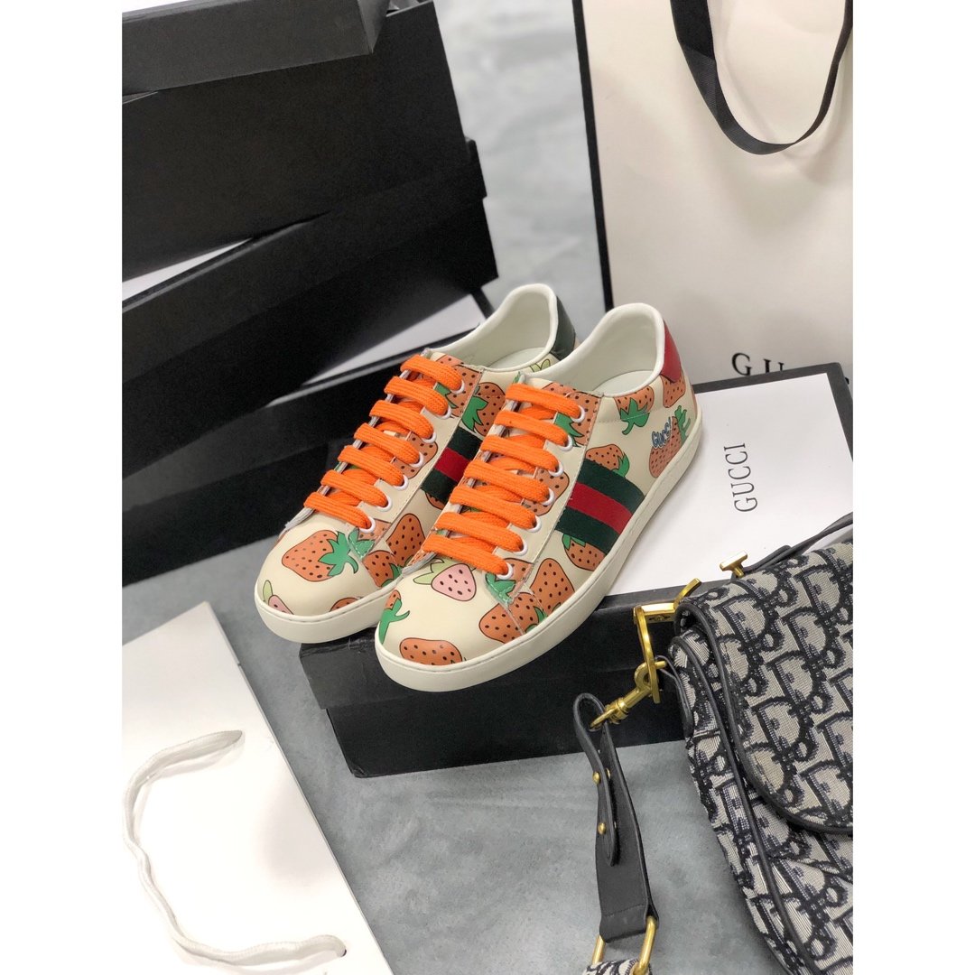 BL-GCI ACE LEATHER SNEAKER WITH STRAWBERRY 107