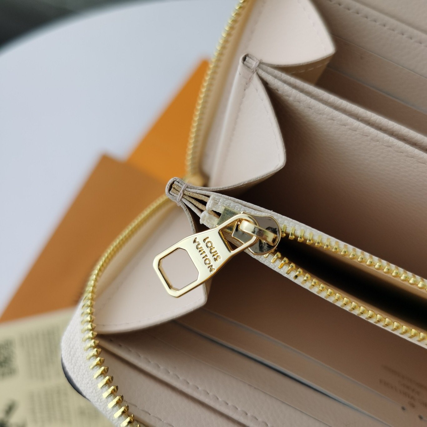 BL - High Quality Wallet LUV 107