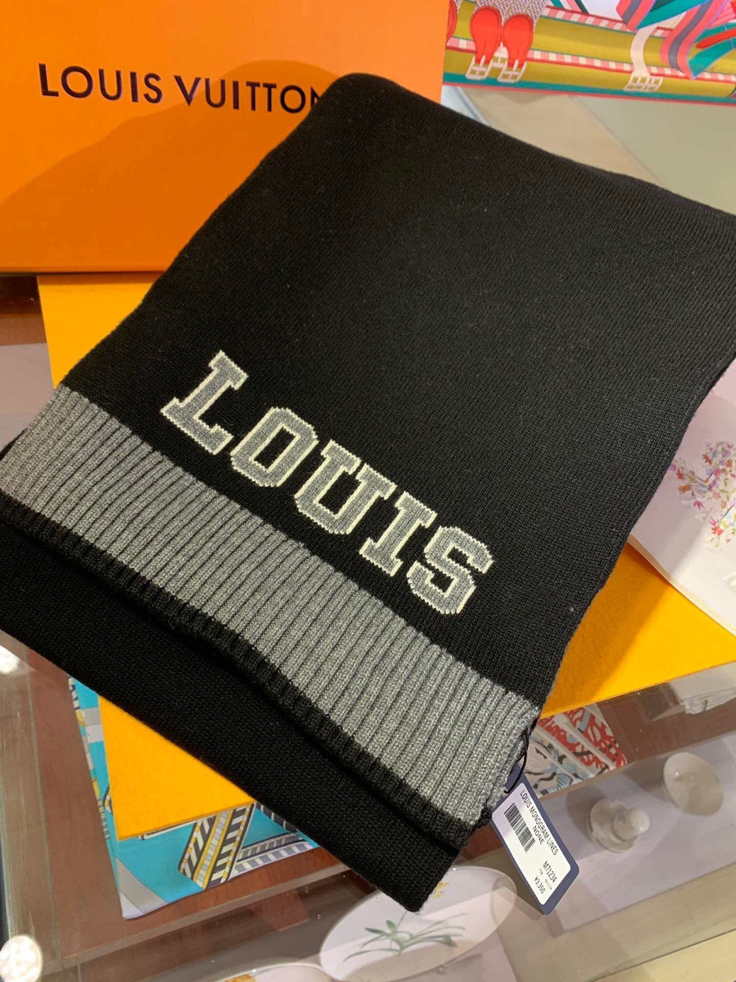 High Quality LUV Scarf 028