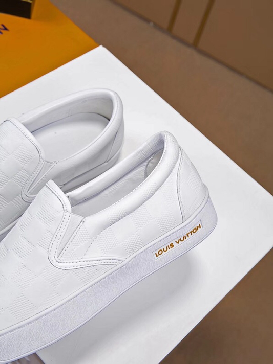 BL - High Quality Luv Sneaker 057