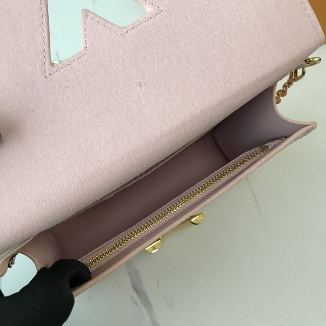 BL - High Quality Wallet LUV 067