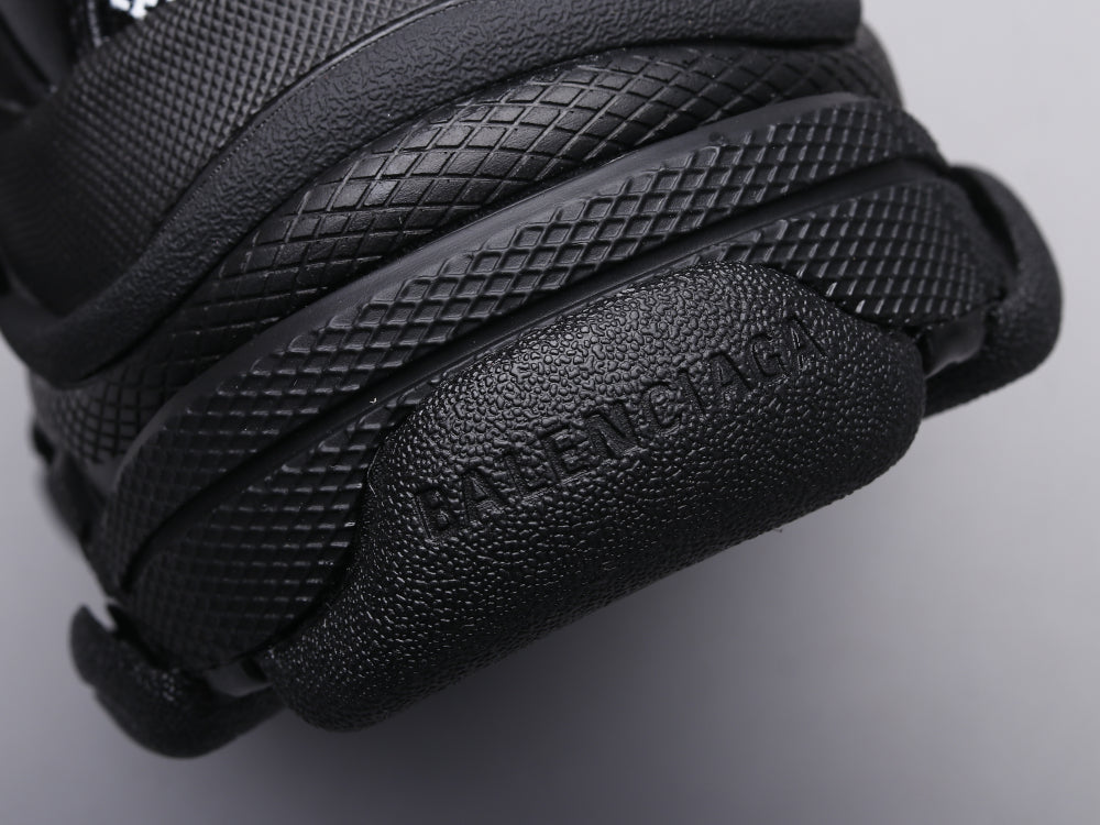 BL - High Quality Bla Sneaker 027