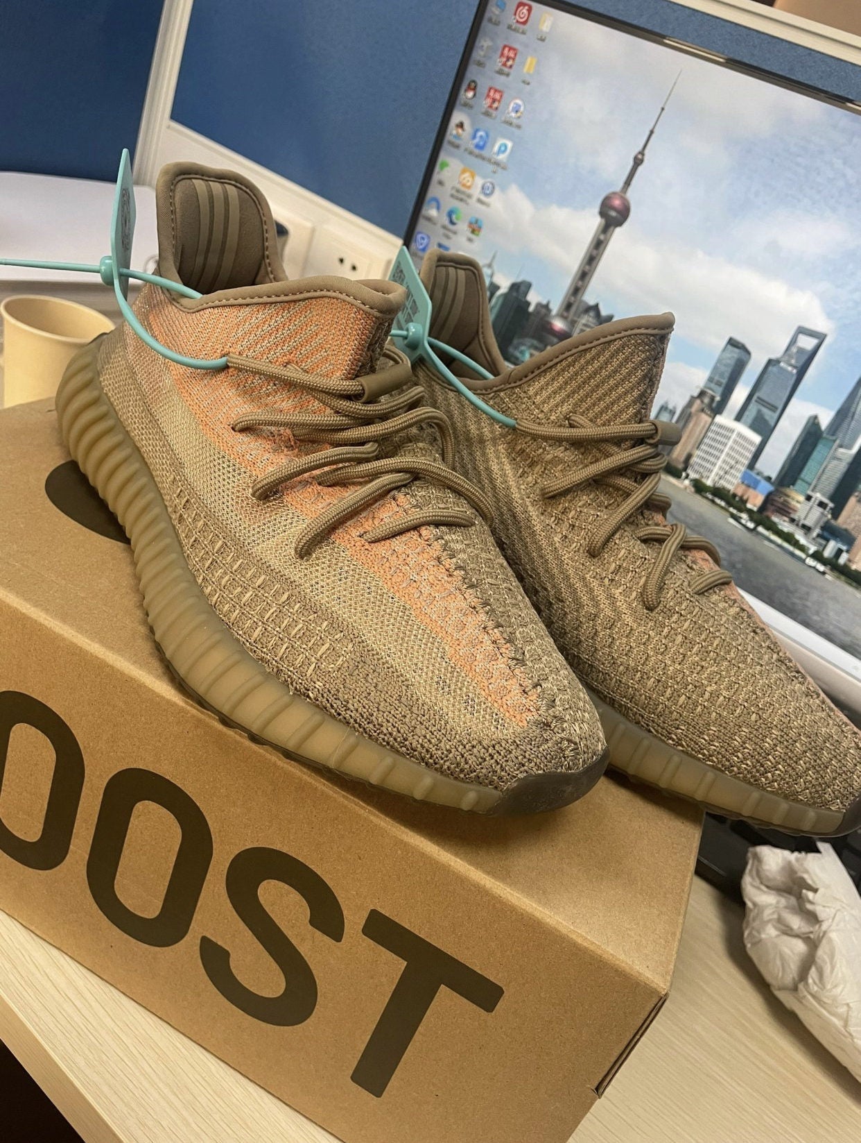 BL - Yzy 350 Dirty Orange Angel Sneaker
