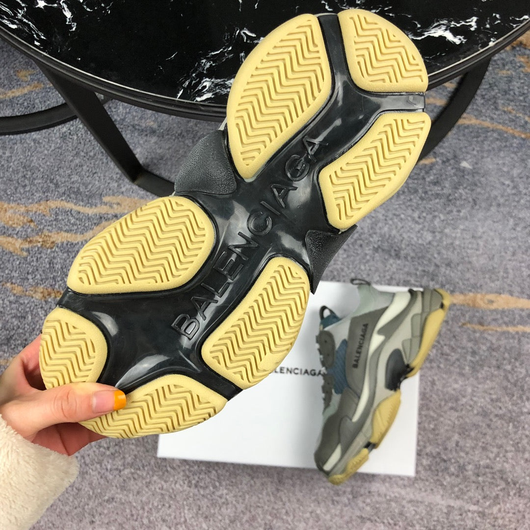 BL - High Quality Bla Sneaker 084