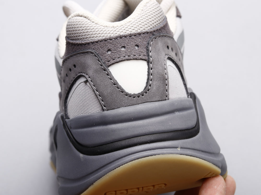 BL - Yzy 700 Volcanic Ash Sneaker