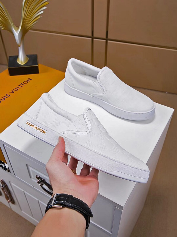 BL - High Quality Luv Sneaker 057