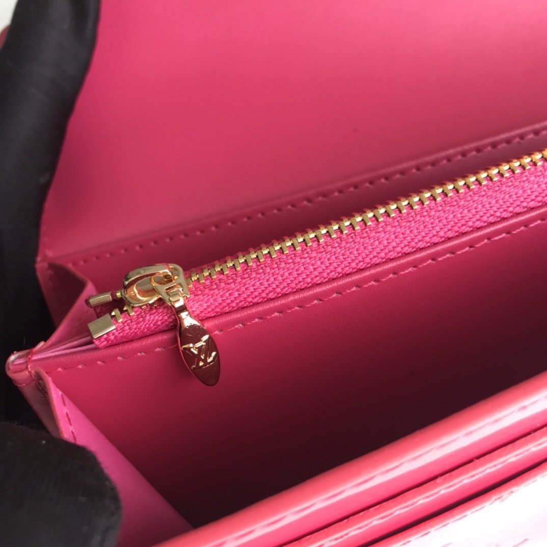 BL - High Quality Wallet LUV 004
