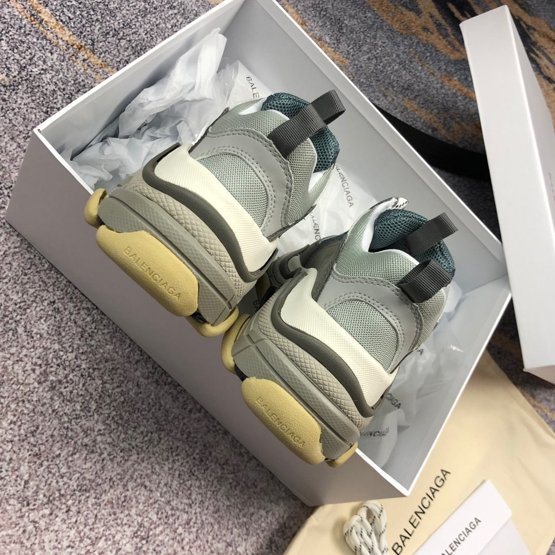BL - High Quality Bla Sneaker 084