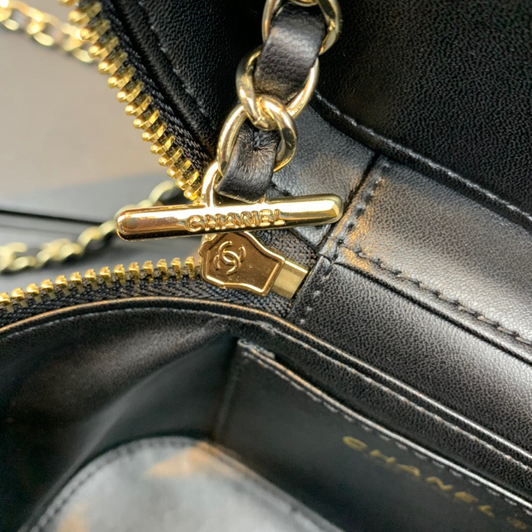 ChanelVanity Case Gold Hardware Black For Women, Women’s Handbags, Shoulder Bags 7.9in/20cm AS2061