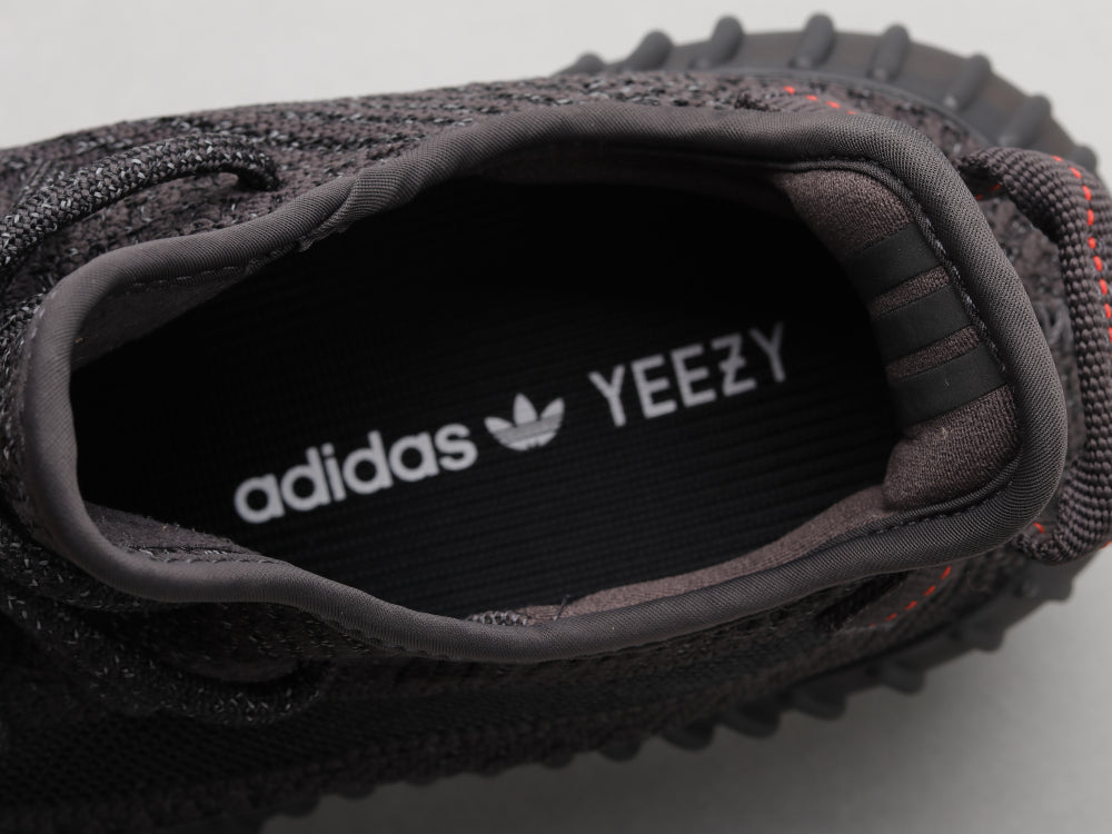 BL - Yzy 350 Black Starry Sneaker