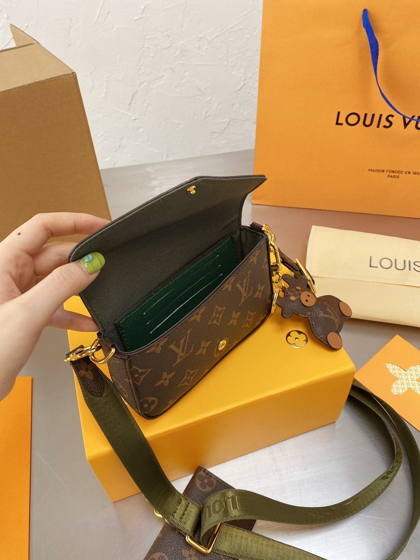 BL - High Quality Bags LUV 066