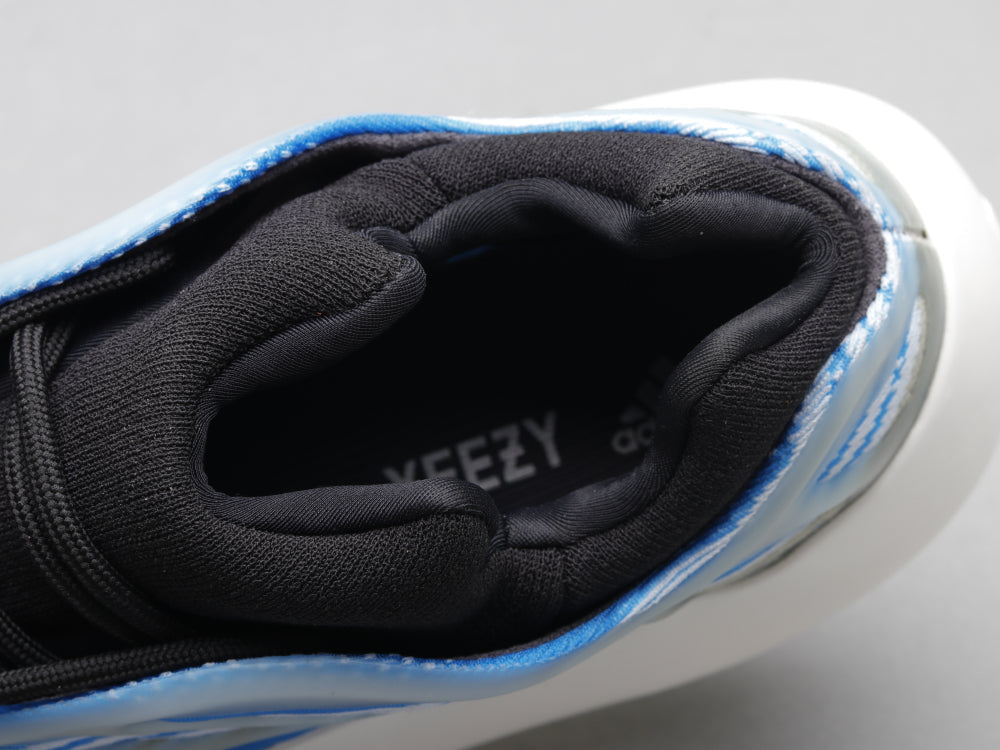 BL - Yzy 700 Arzareth Sneaker